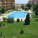 Chateau Aheloy Aparthotel Pomorie
