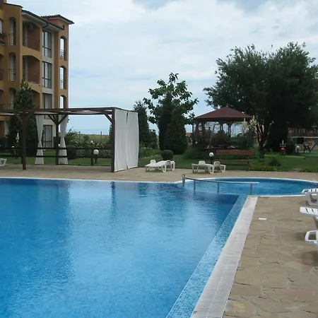 מלון דירות Chateau Aheloy 3*